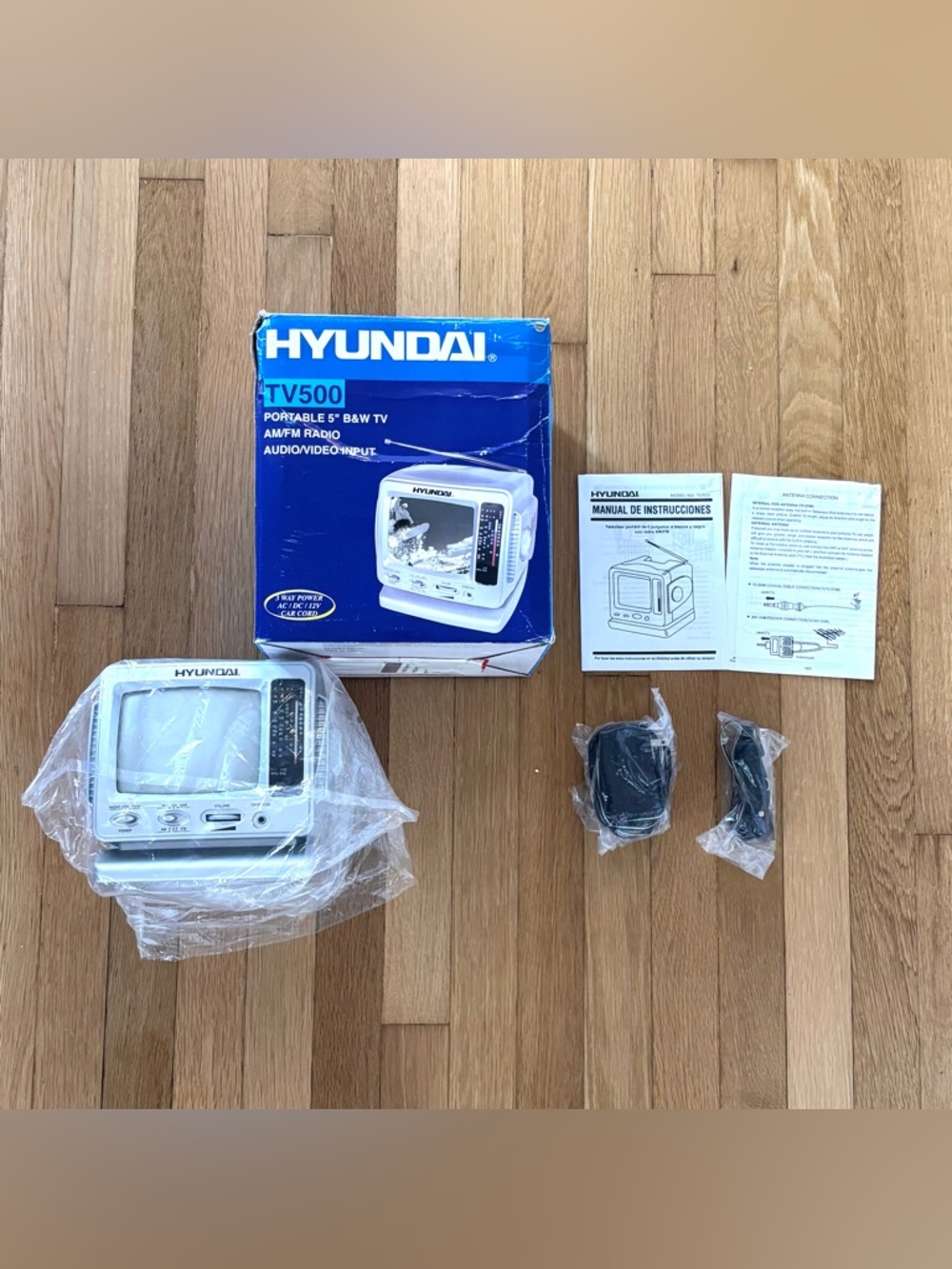 New Vintage Hyundai TV500 Black And White 5” TV AM/FM Radio A/V Input Y2K Tested